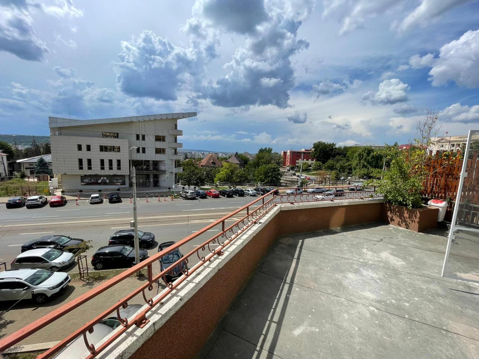 Propriete Ten - Close To University, Hospital And Downtown Iasi Extérieur photo